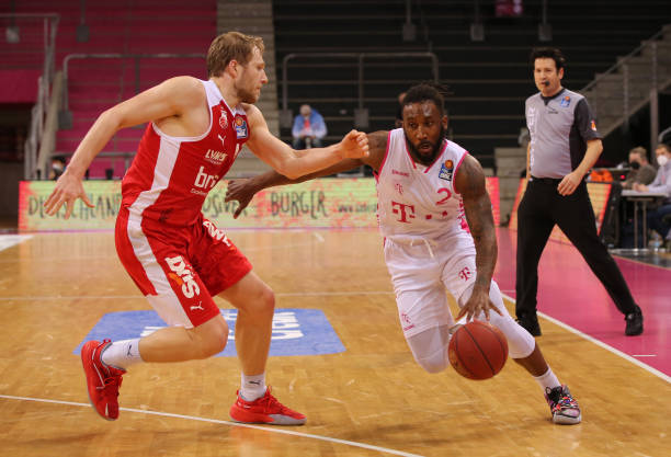 左右脚均能 左右脚均能