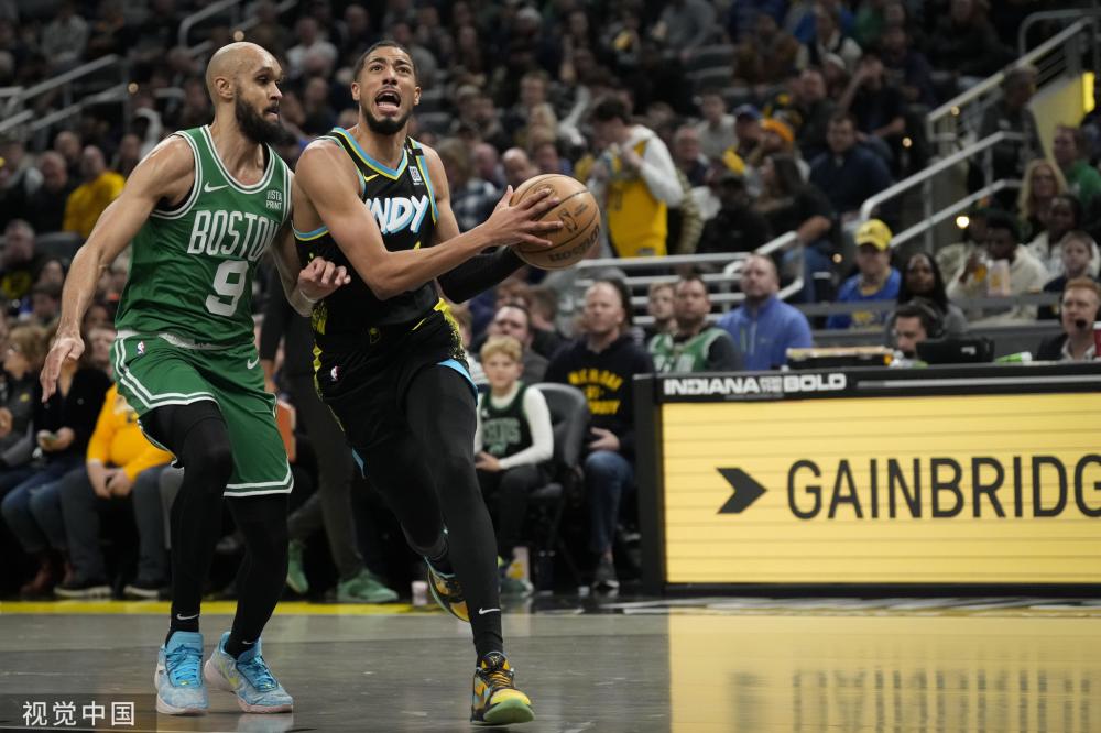 他在去年比 他在去年比